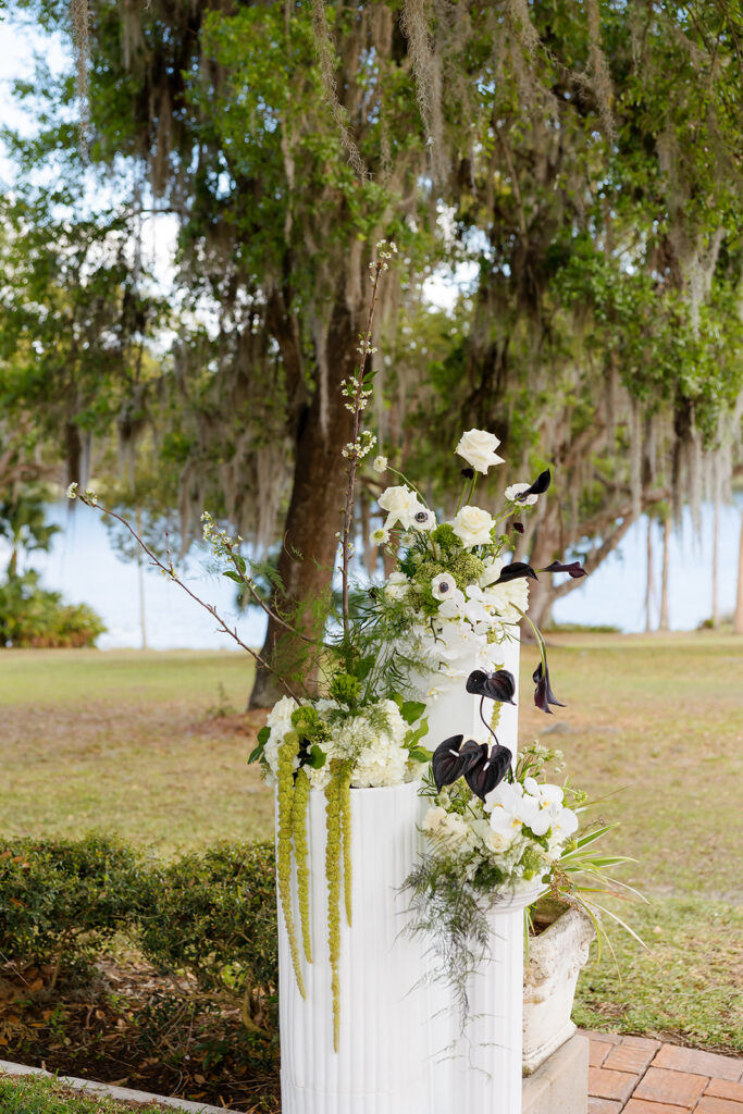 wedding floral details at the Sydonie Mansion